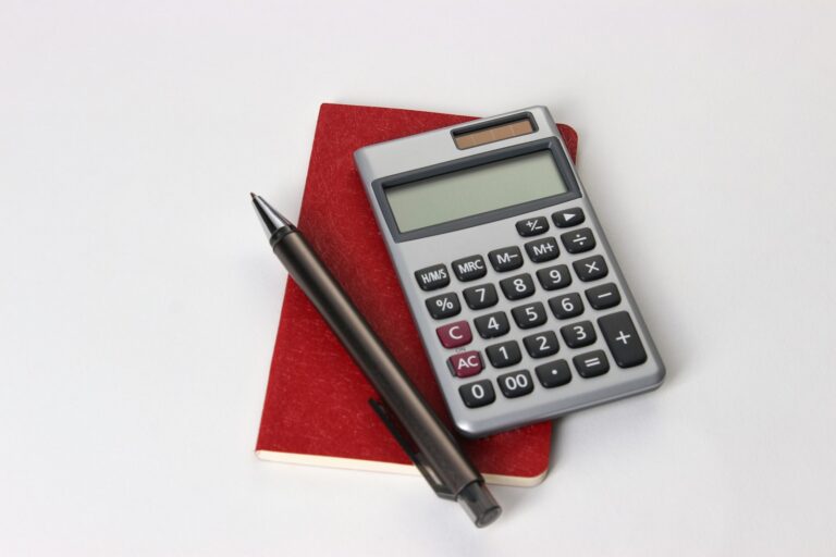 FreshBooks vs QuickBooks: Best Pick for Small Business